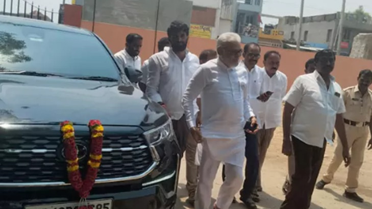 Ambati Rambabu attends police inquiry in Vempalli PS