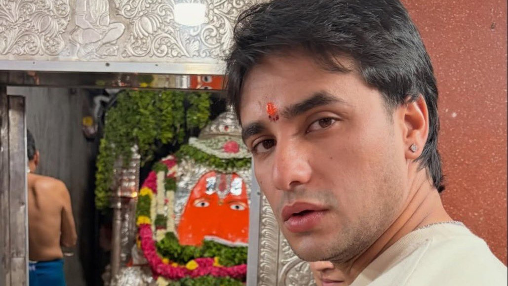 Abhishek Sharma Offers Prayers at KarmanGhat Hanuman Temple