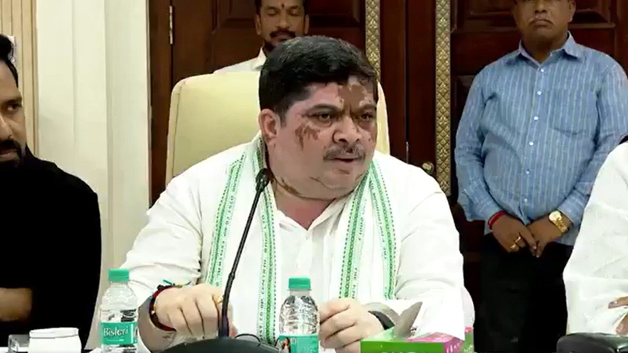 Ponnam Prabhakar Advises RTC Staff to Avoid Conflicts
