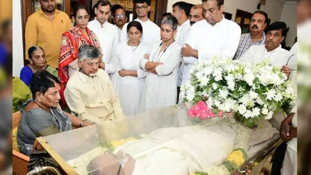 Chandrababu Naidu Lokesh Pay Tribute to GN Naidu