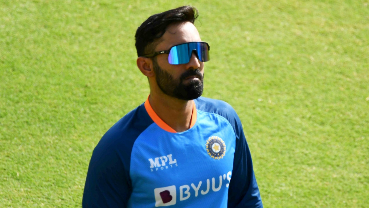 Smriti Mandhana Reminds Me of Dhoni in Captaincy Says Dinesh Karthik
