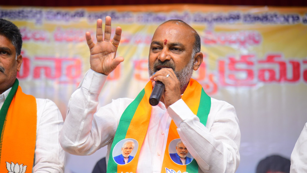 Bandi Sanjay Reacts to Karimnagar Jewellery Robbery