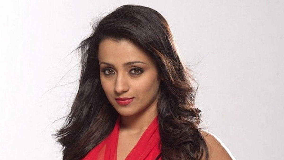 Trisha Visits Vijays Residence
