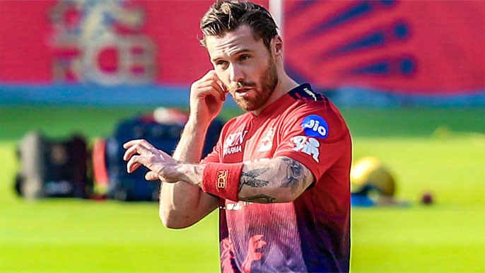 Phil Salt Injured Returns Home Shocks RCB