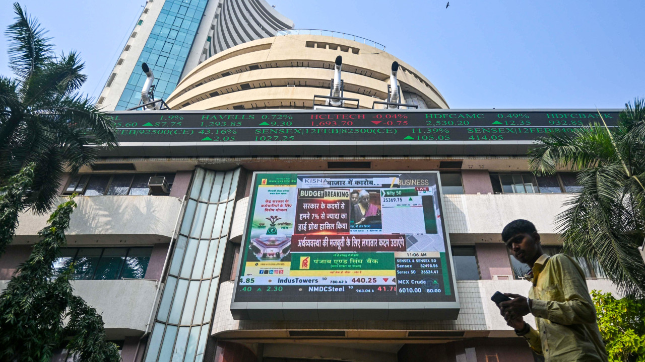 Stock Market Declines Amid Hormuz Strait Tensions