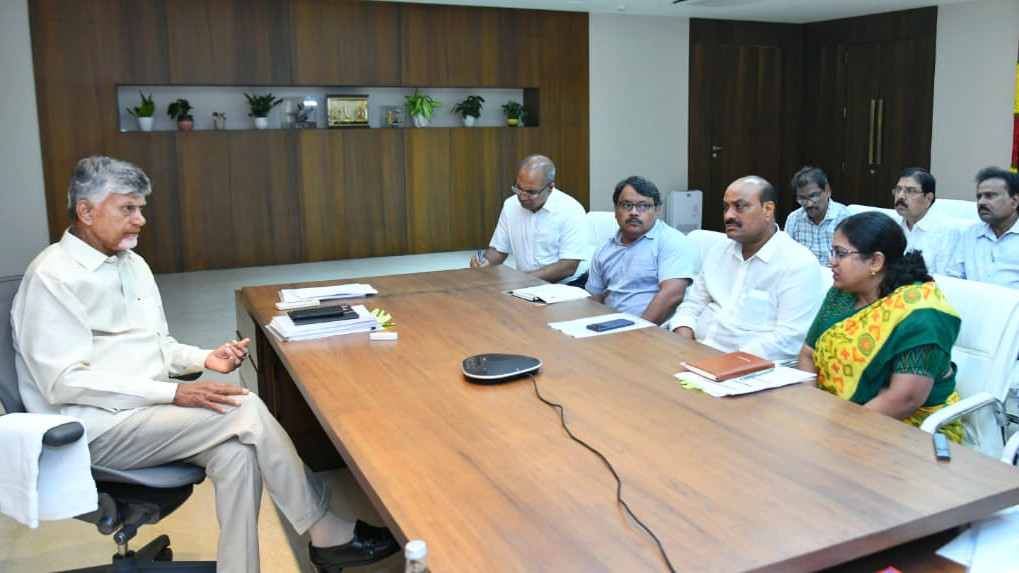 Chandrababu Naidu calls for economic model on seaweed income
