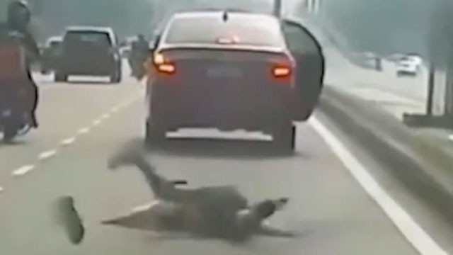 Taxi Driver Malaysia Woman Jumps from Moving Taxi Fearing Driver