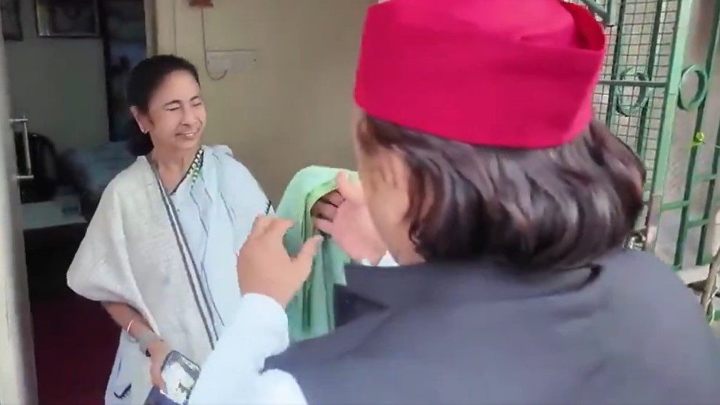 Akhilesh Yadav meets Mamata Banerjee says you did not lose