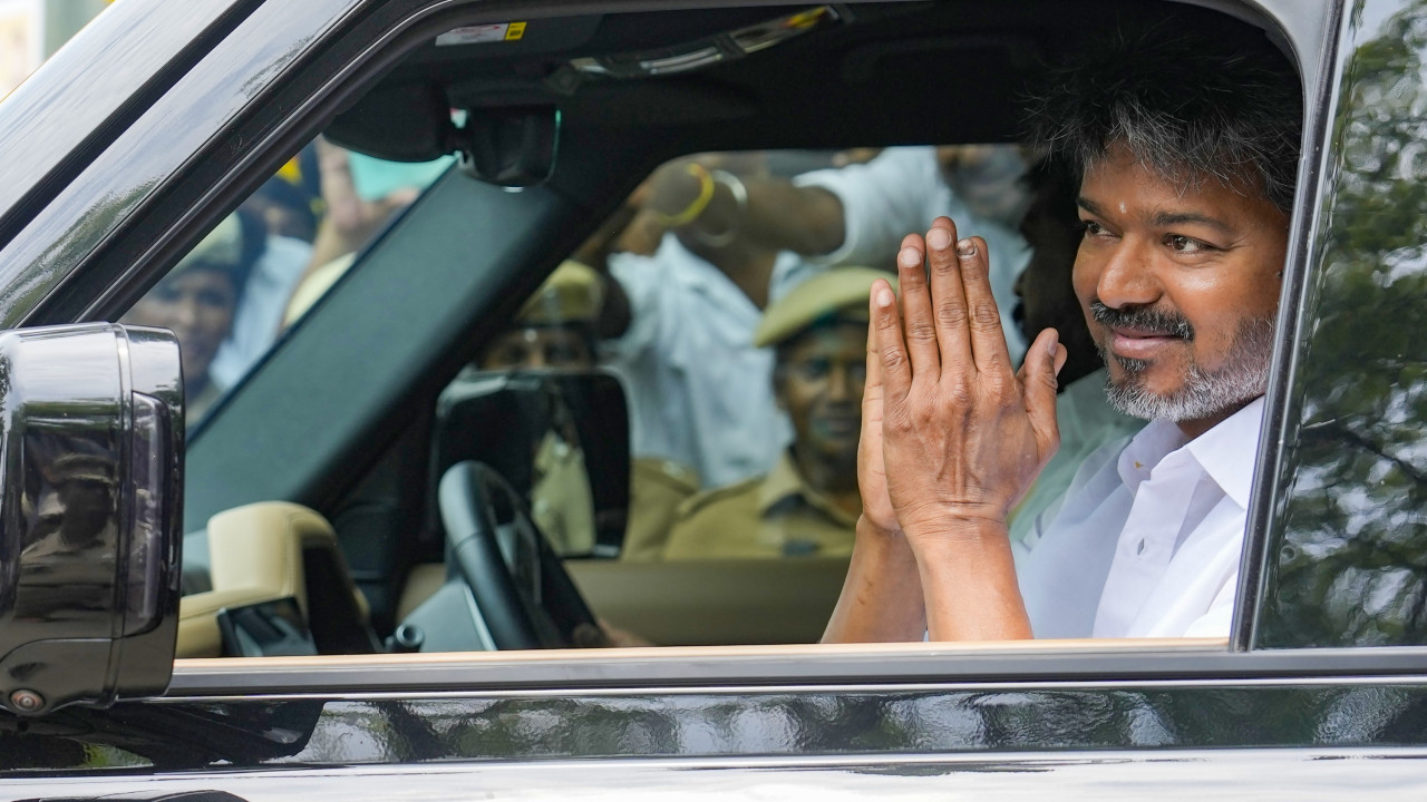 Vijay to Meet Governor with Support of Three Parties