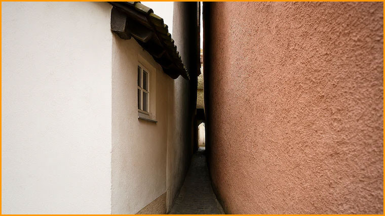 Spreuerhofstrasse Worlds Narrowest Street Located in Germany