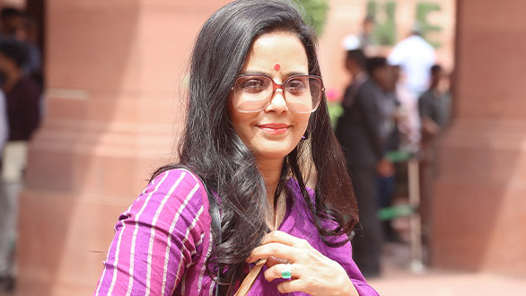 Mahua Moitra Harassed on Flight Shouted at with Chor Chor Slogans