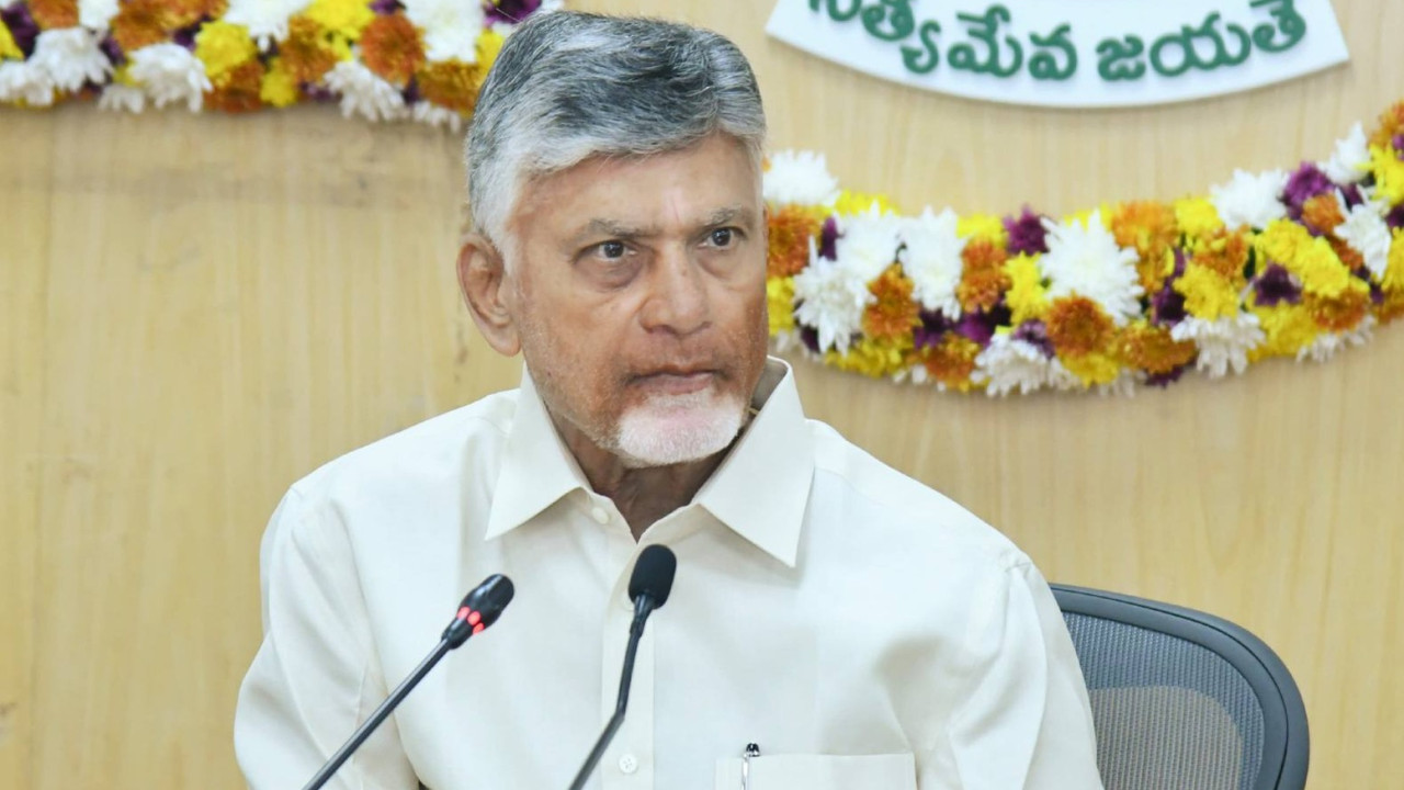 Chandrababu Naidu Convoy Stuck in Hyderabad Traffic