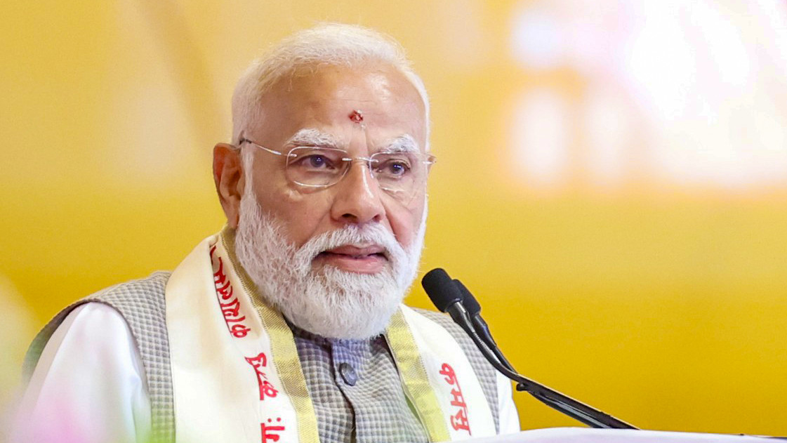Narendra Modi Arrives in Hyderabad Receives Grand Welcome
