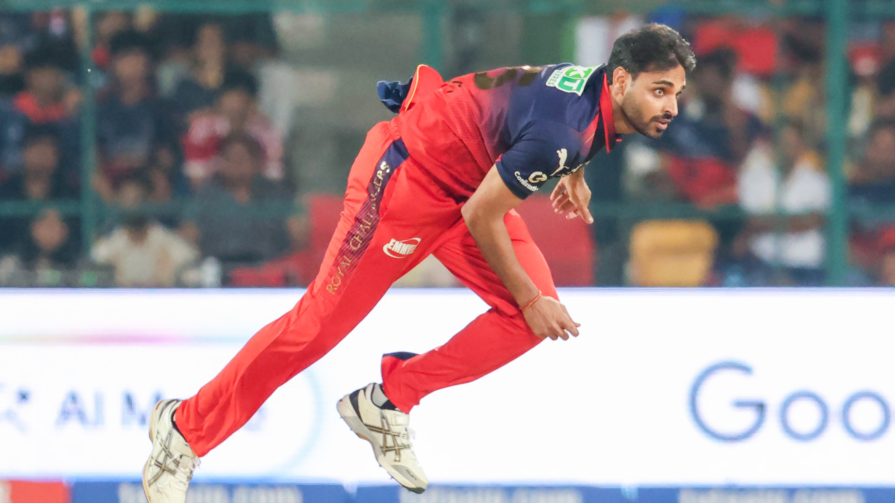 Bhuvneshwar Kumar Magic Stuns Mumbai Indians