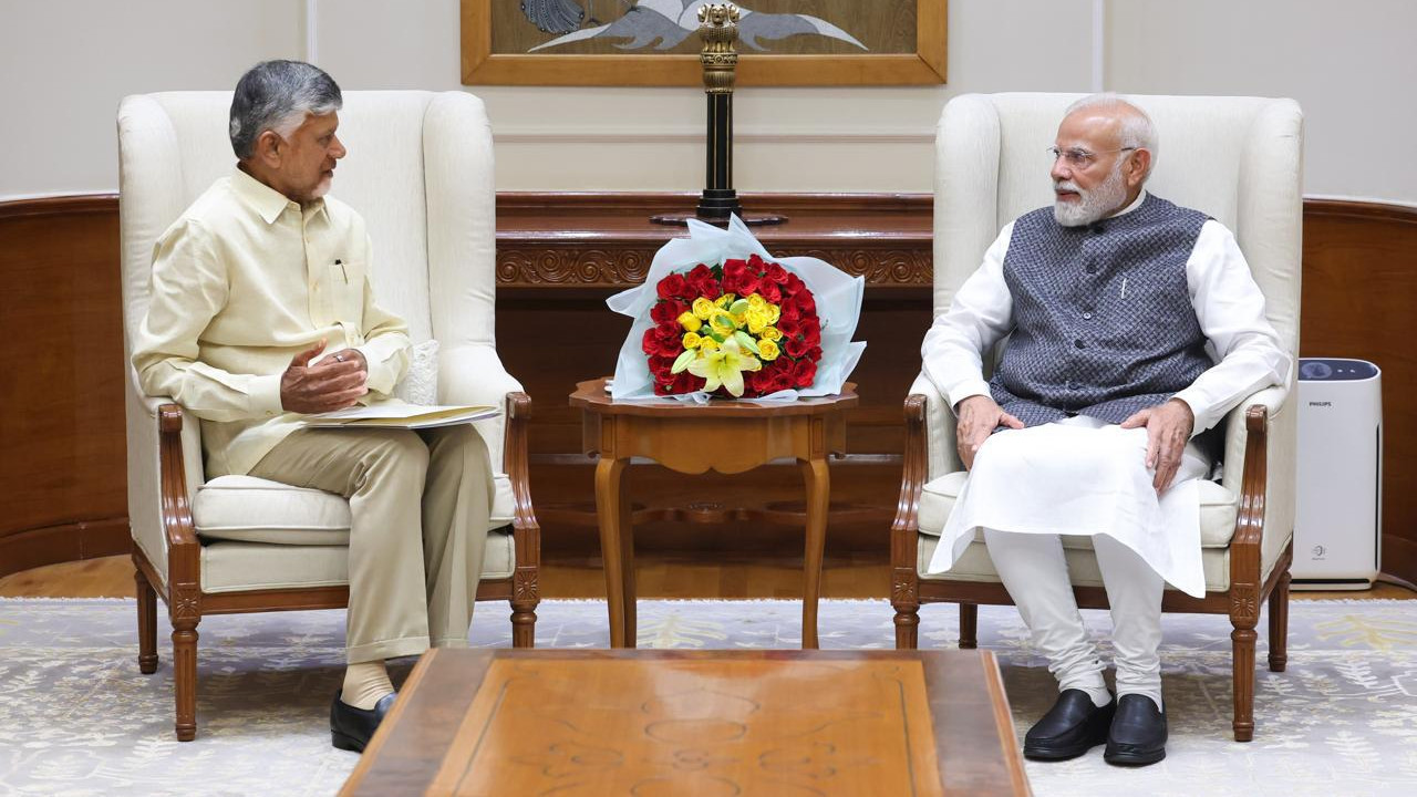 Narendra Modi Meets Chandrababu Naidu in Hyderabad