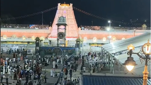 Tirumala Heavy Rush Queue Lines Extend to Krishna Teja Guest House