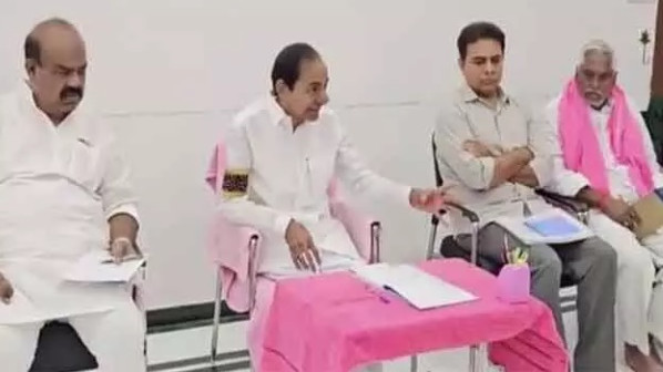 KCR Holds Key Meeting with BRS Leaders on Party Strategy