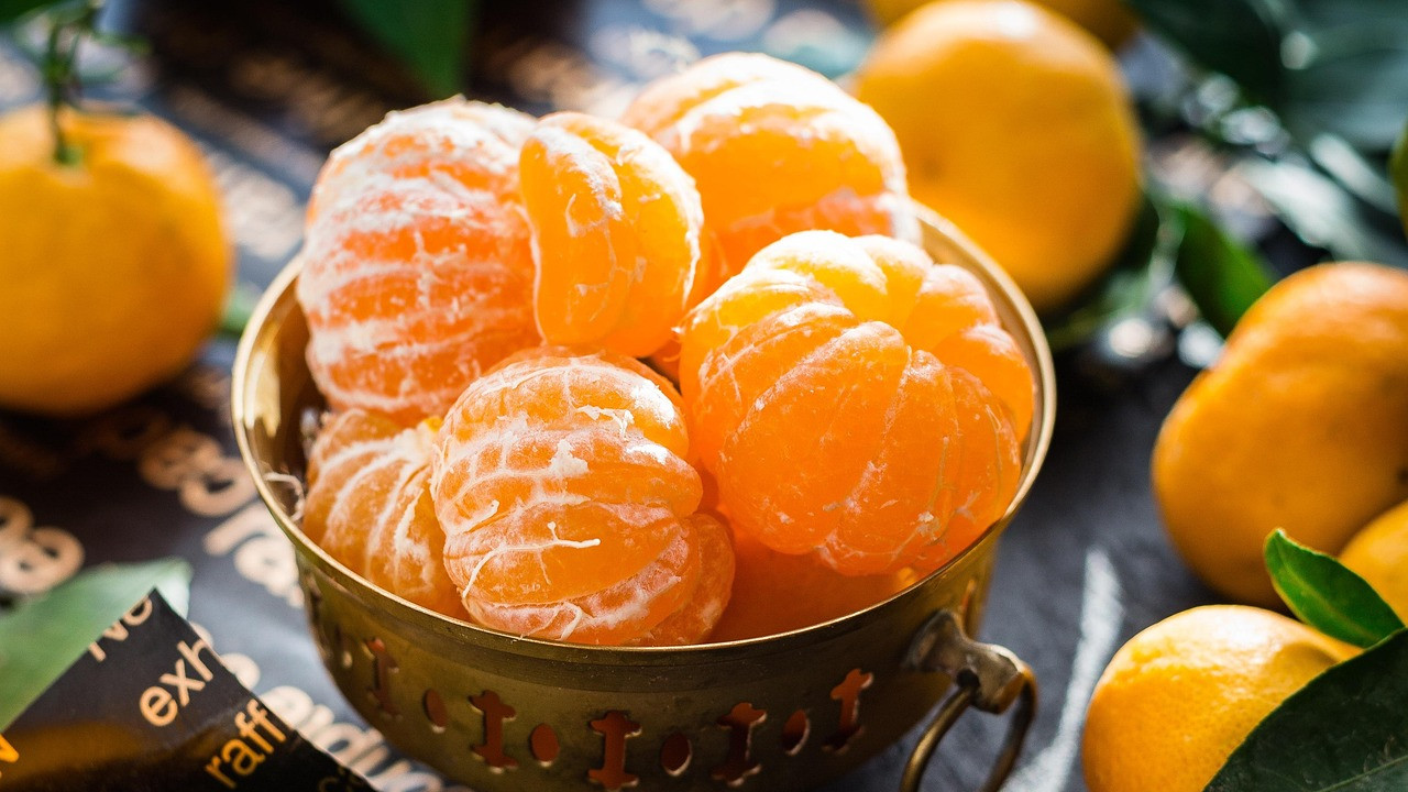 What happens if you drink milk after eating an orange