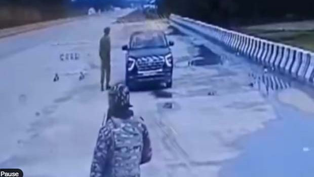 CRPF Jawans Save Drivers Life with CPR on Jammu Srinagar Highway