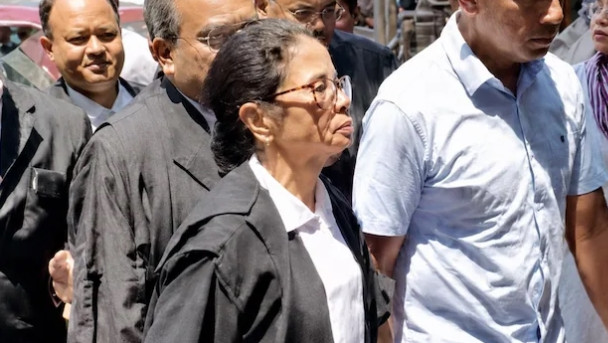 Mamata Banerjee Attends High Court in Lawyers Dress