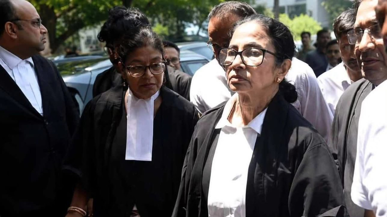 Mamata Banerjee Appears in Advocate Dress Inquiry by BCI
