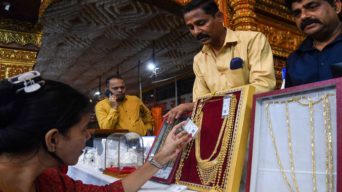 Gold Silver Prices Significantly Decrease Today