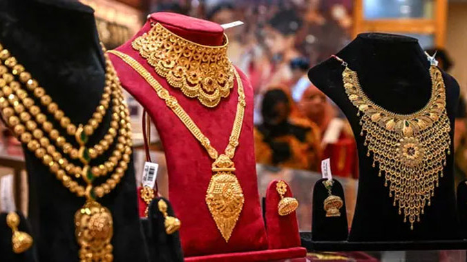 Gold Price Drops in Hyderabad Amid Global Uncertainty