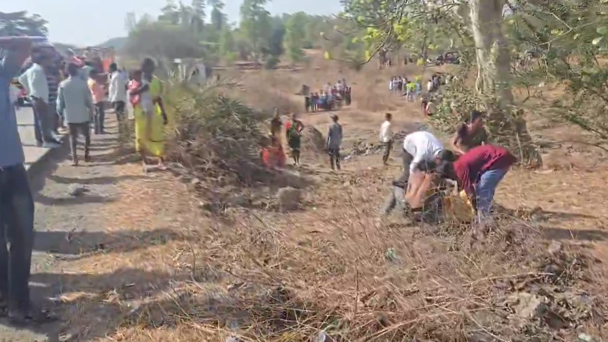 Mumbai Ahmedabad Highway Accident 12 Killed