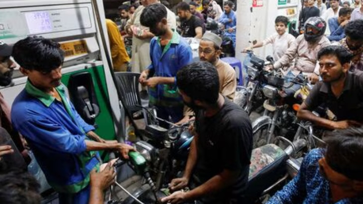 Pakistan Petrol Price Soars to Record Highs Amid Economic Crisis