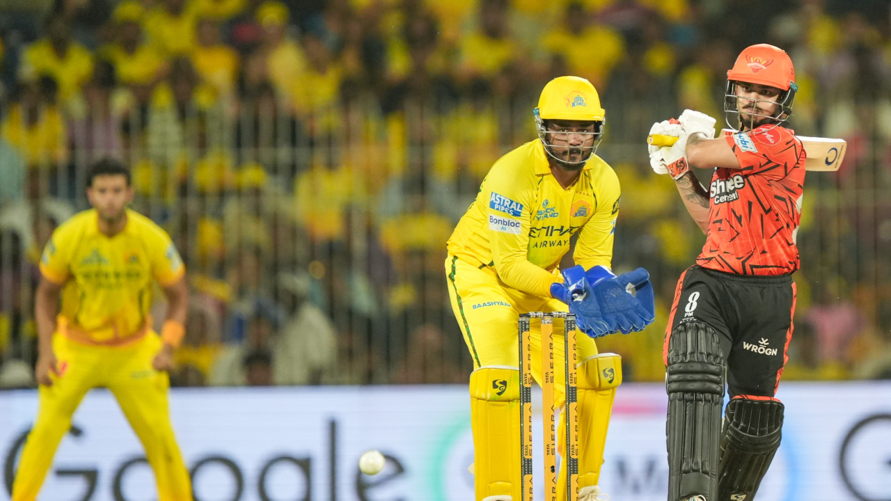 Sunrisers Hyderabad Qualifies for Playoffs Defeating CSK