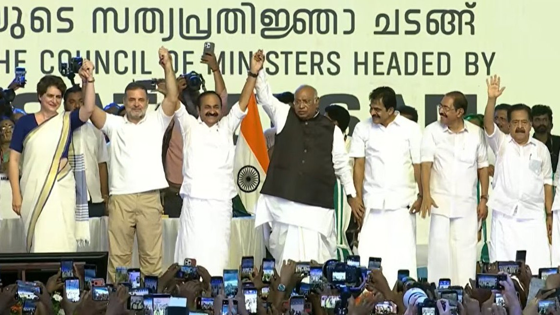 Lok Bhavan Rules Violated at Kerala CM Swearing in Ceremony