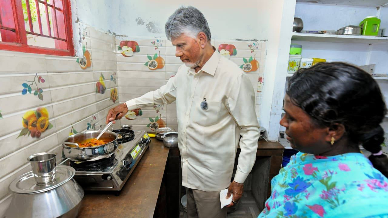 Chandrababu Naidu Shares Meal With Fishermen Family in Kavali