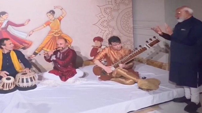 PM Modi Welcomed with Hamsadhwani Raga in Rome Italian Artists Impress