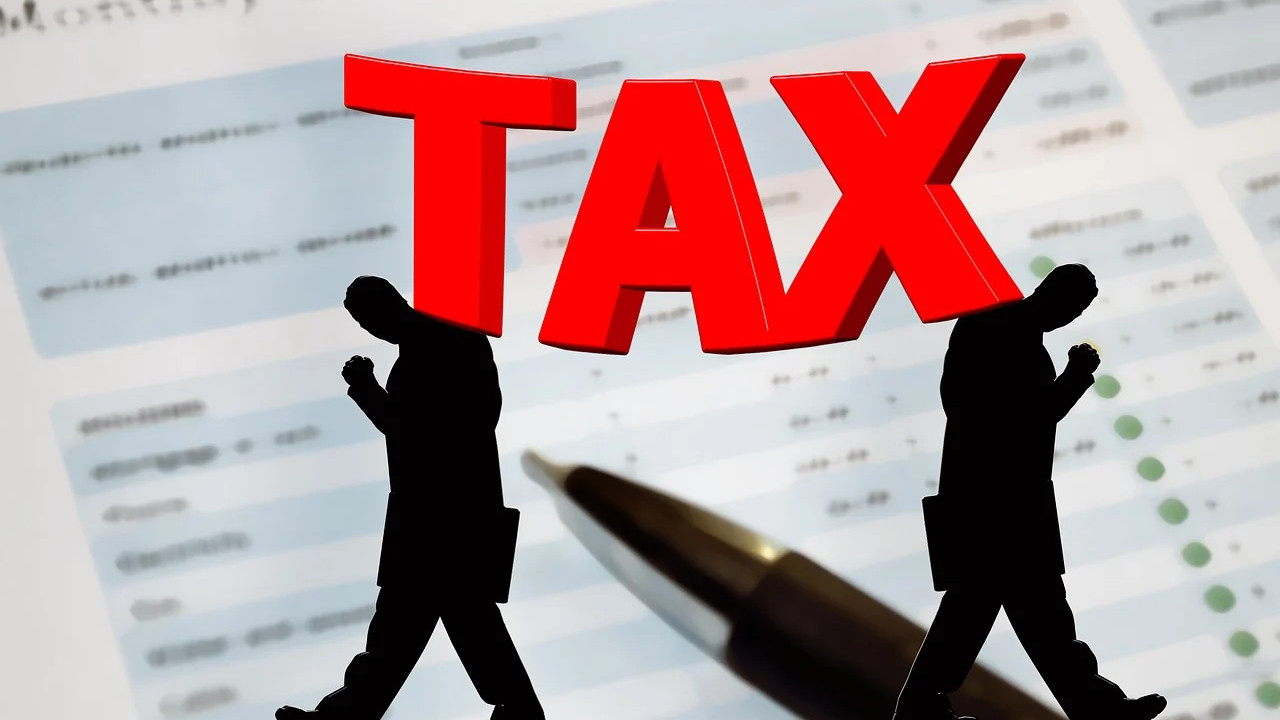 CBDT Exposes Crores of Tax Evasion by Rich Farmers Without Land