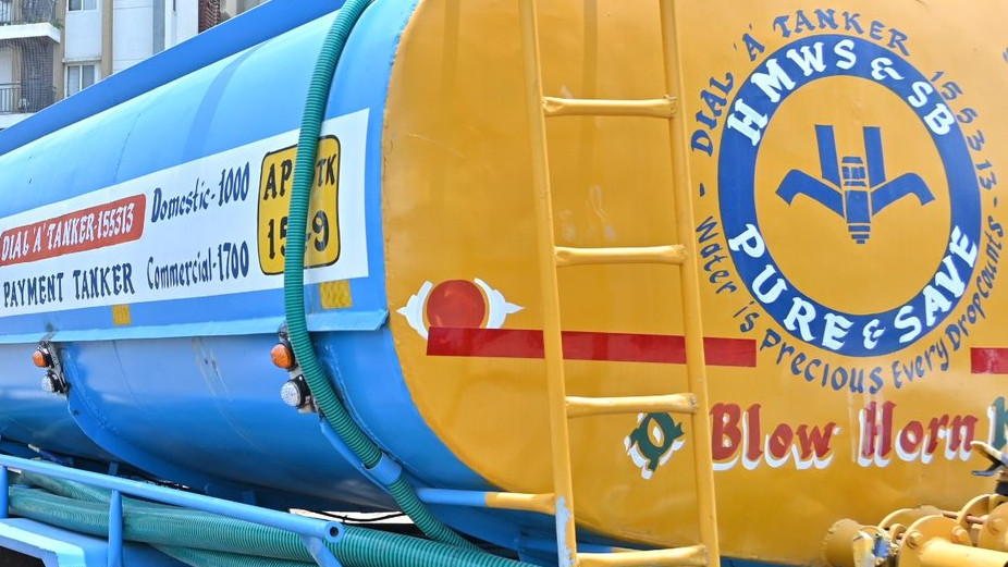 Hyderabad Experiences Surge in Water Tanker Bookings Amidst Scorching Heat