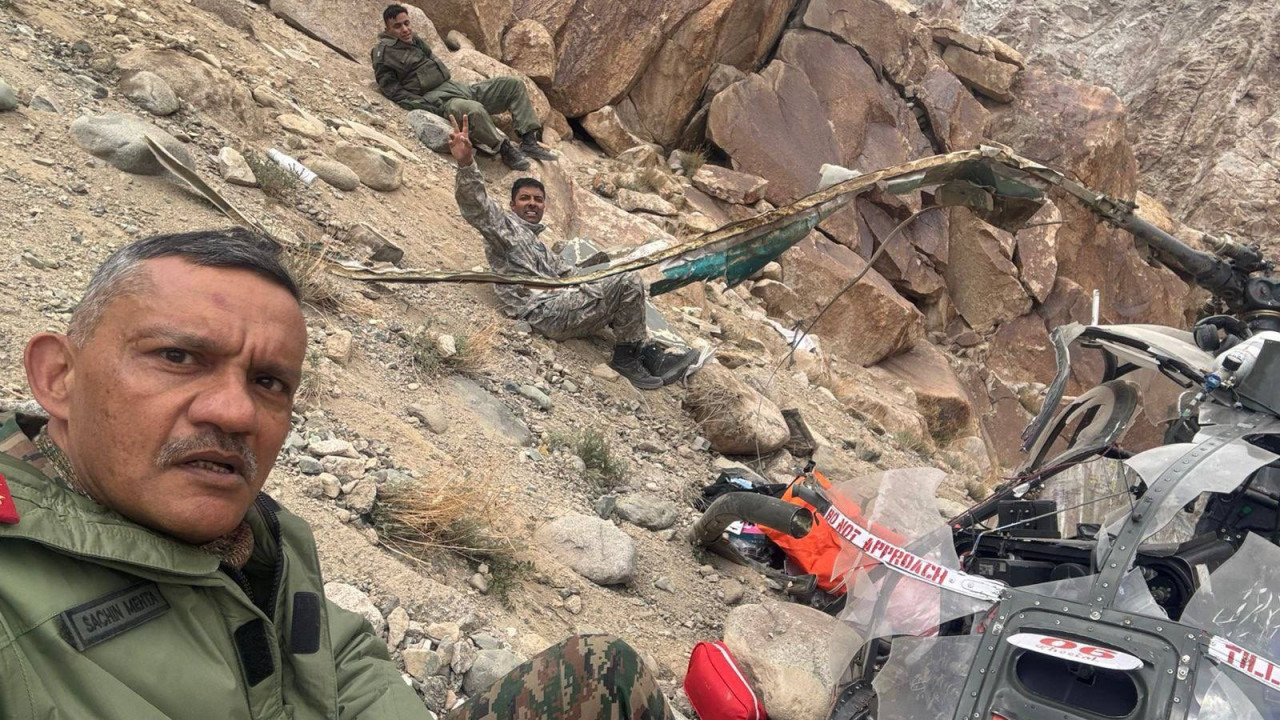 Army Officers Survive Helicopter Crash Take Selfie in Leh