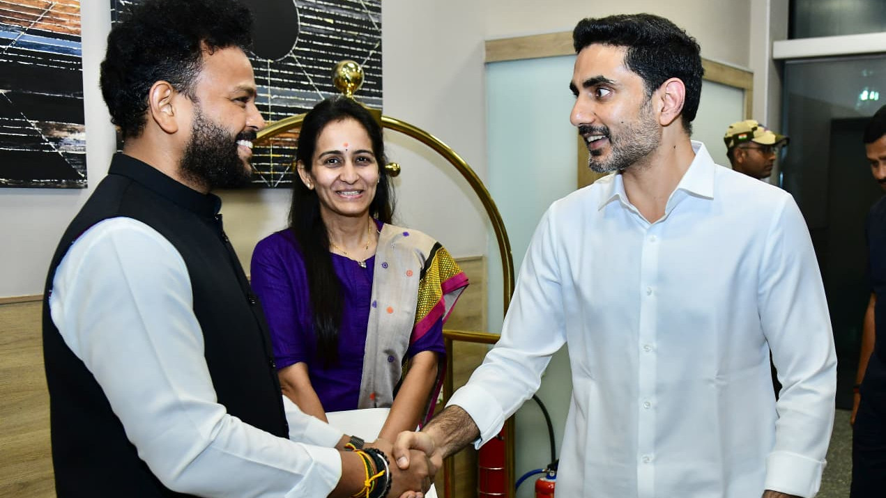 Nara Lokesh Reaches Delhi Received by MPs