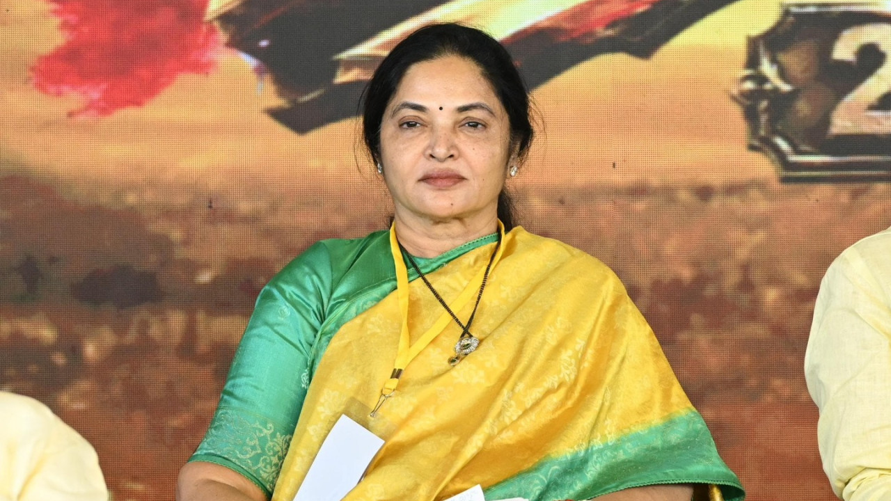 Vemireddy Couple Donate Rs 5 Crore to TDP at Mahanadu