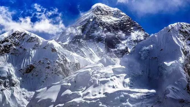 Arun Kumar Hyderabad mountaineer dies on Everest body to remain