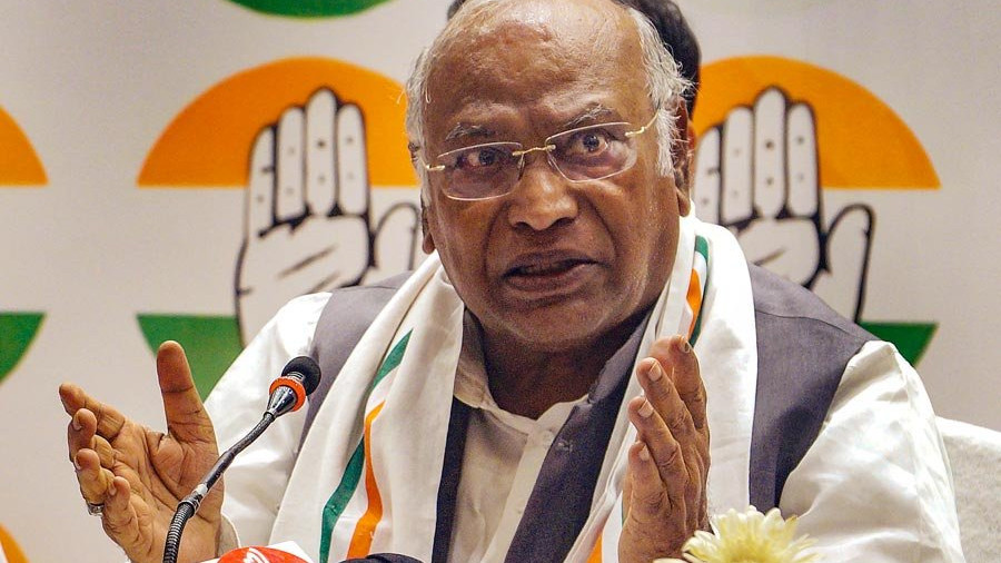 Narendra Modis heatwave advice countered by Kharge