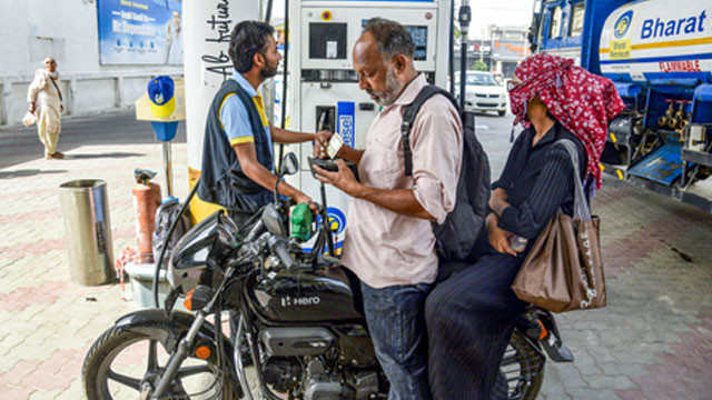 Petroleum Ministry says Oil Companies Facing Loss of Rs 550 Crore Daily