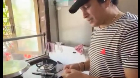 Sachin Tendulkar turns chef makes Ukdiche Modak