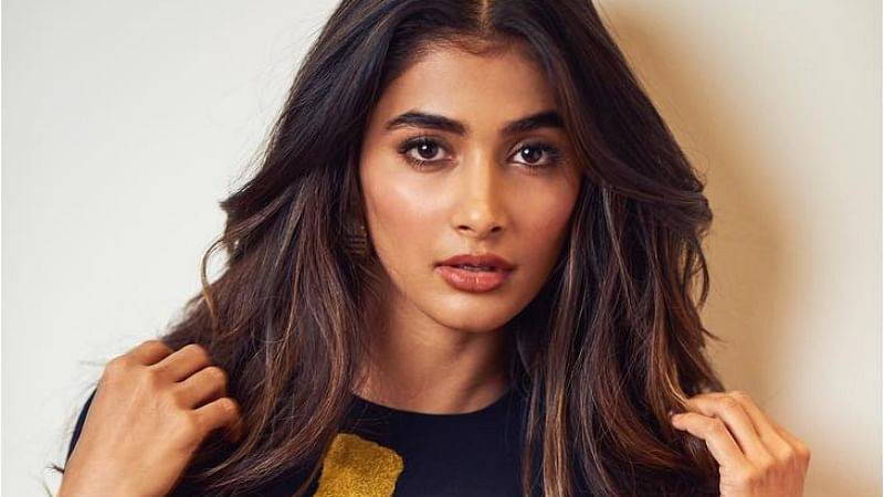 Pooja Hegde Clarifies Selfie Controversy