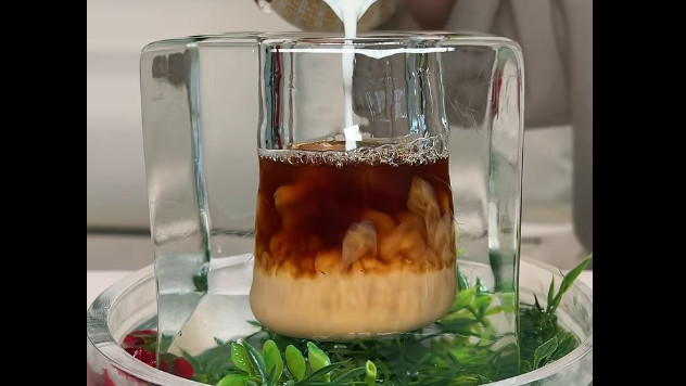Hyderabad Cafe Introduces Japanese Ice Glass Coffee Trend