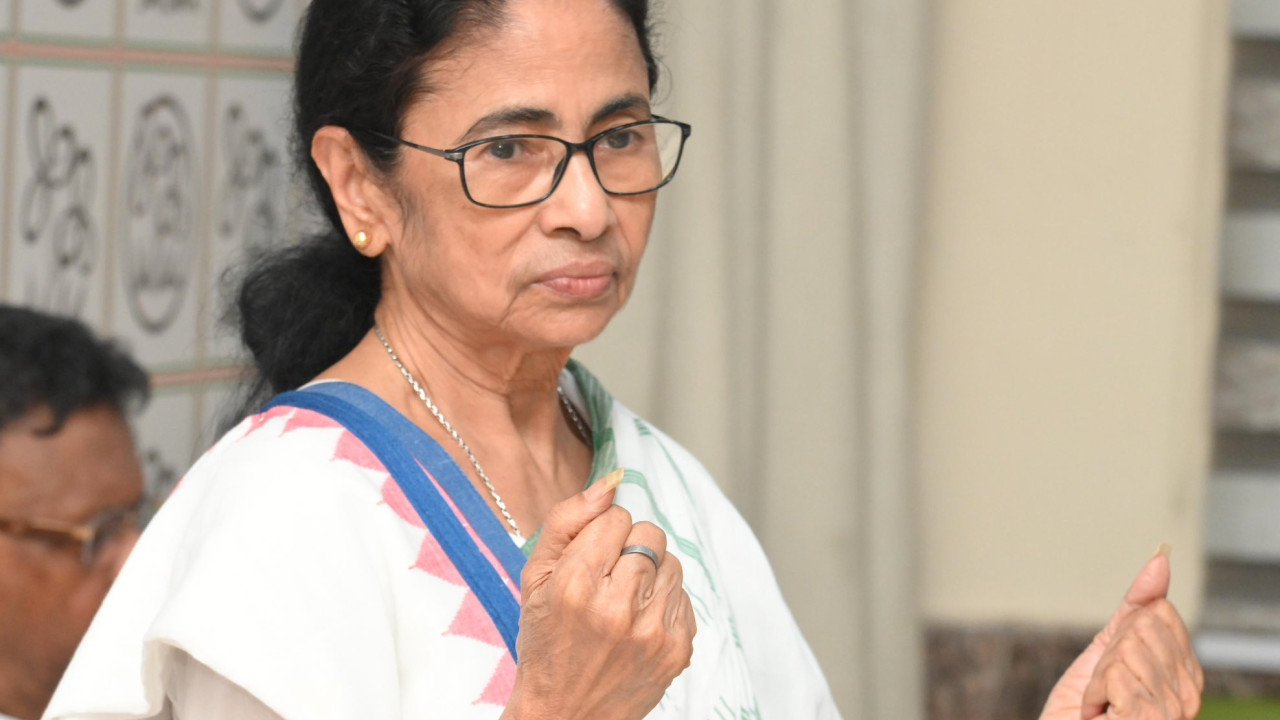 Mamata Banerjee Slams Party Hoppers With Poem Girgit