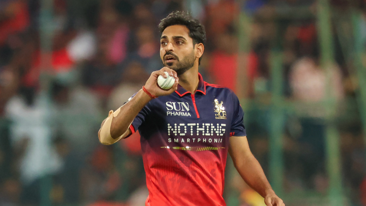 Bhuvneshwar Kumar Praised by Sachin Tendulkar Ahead of IPL Final