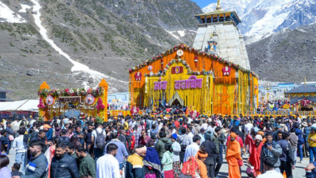 Badrinath Yatra Traffic Jam Pilgrims Stranded in Uttarakhand