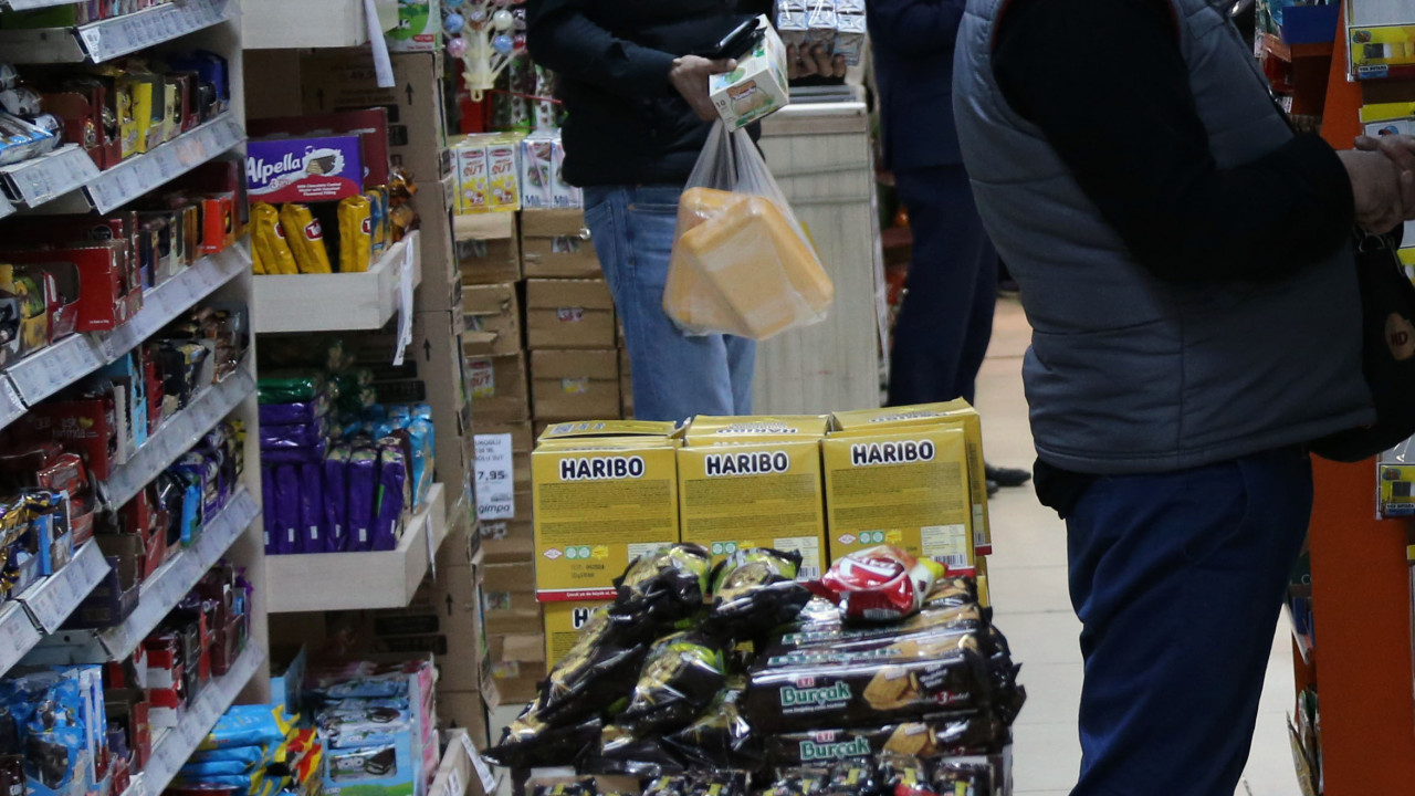 YouTuber Japan convenience store post sparks debate