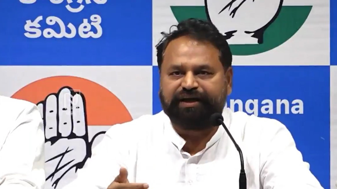 Addanki Dayakar fires at Pawan Kalyan