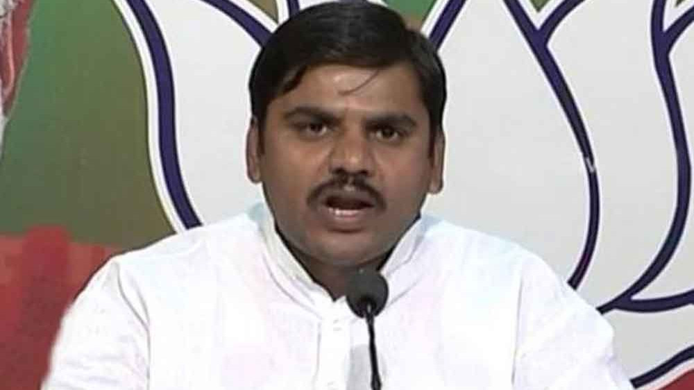 Vishnu vardhan reddy fires on Kavitha